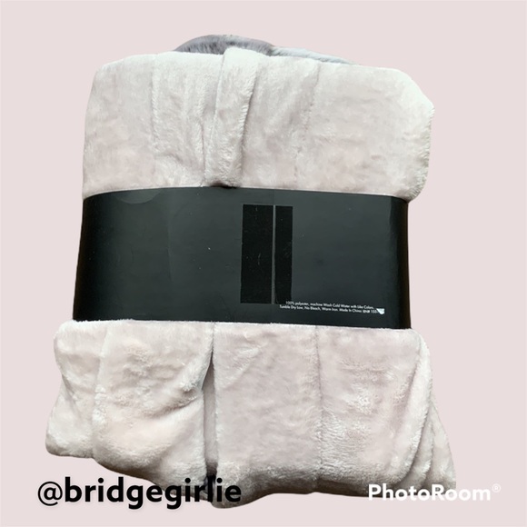 Tahari Luxury Plush Robe - Picture 2 of 7